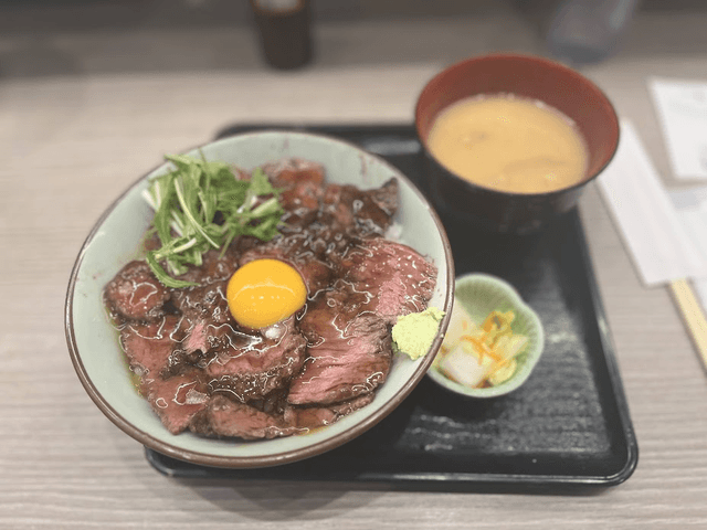 肉食堂ステーキ丼(150g, 1300円)