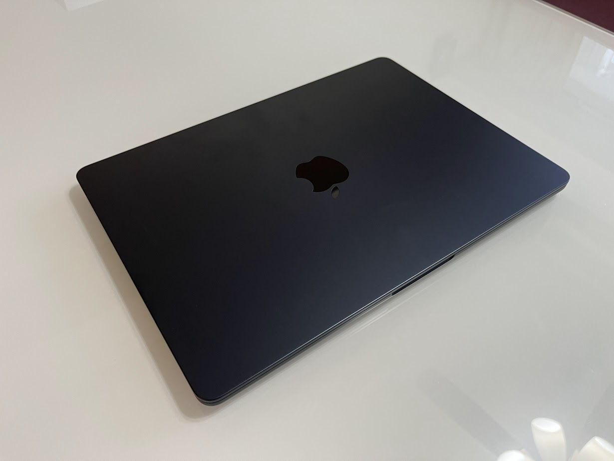 念願のMacBook。メモリは16GB、SSDは512GBを選択した